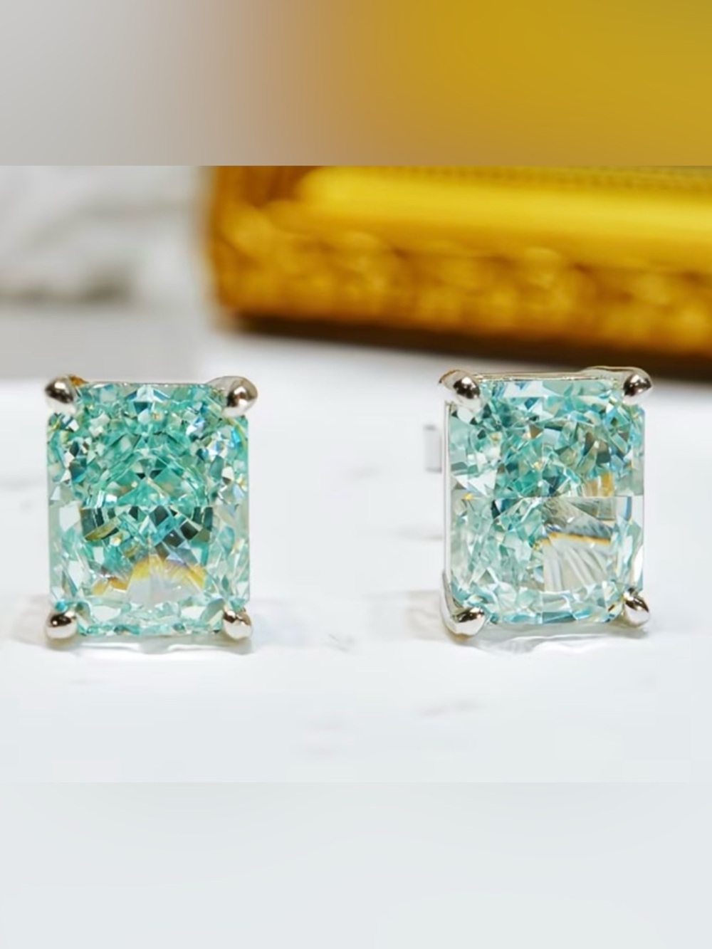 NEW 7 CARAT MINT CRUSHED ICE EARRINGS